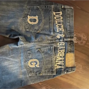 Dolce gabana jeans  - Jeans från dolce gabana, sitter straight leg på mig som är 174