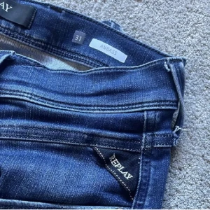 Replay Anbass jeans 31/32 - Hej! Jag säljer ett par Replay Anbass Jeans 31/32 I 10/10 skick, de har ett nypris på 1900 kr😇