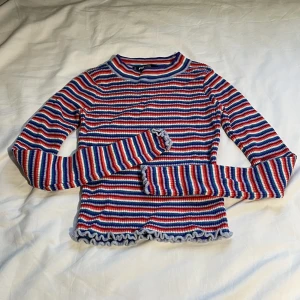Striped top  - En snygg tröja som formar efter kroppen!✨Köpt i London🌱
