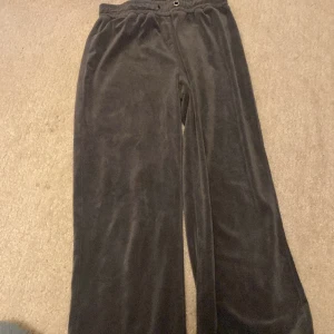 Gråa mjukis  - Säljer ett par jätte sköna gråa mjukis byxor. 