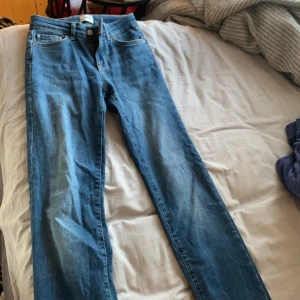 Lågmidjade jeans - Jätte coola Lågmidjade jeans. Inga tecken på användning.