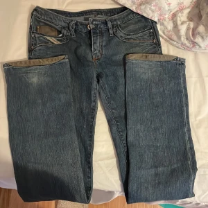 Lowwaist Diesel jeans - Säljer dessa fina diesel jeans som är lowwaist för jag inte använder dem, säljer dem för 380kr+ frakt storlek 28 passar en S 