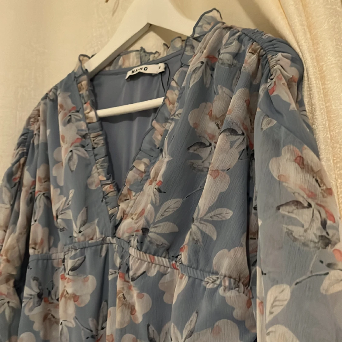 Blå blommigklänning från NAKD - 91