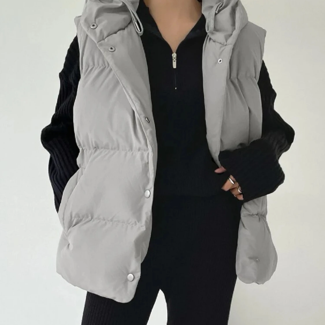 Grå väst med luva  - 90