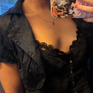 Bolero - Söt marin blå bolero med fint mönster, nästan som jeans material💞