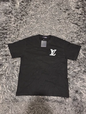 Llv t shirt - Size M, brand new, good quality