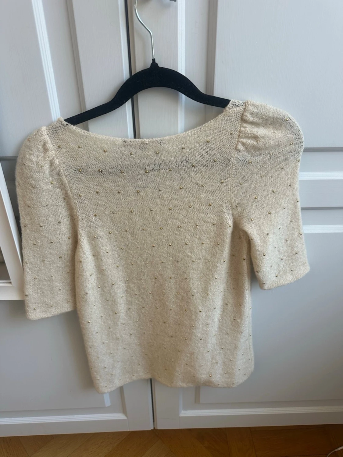 Beige topp med gulddetaljer från Maje - 3
