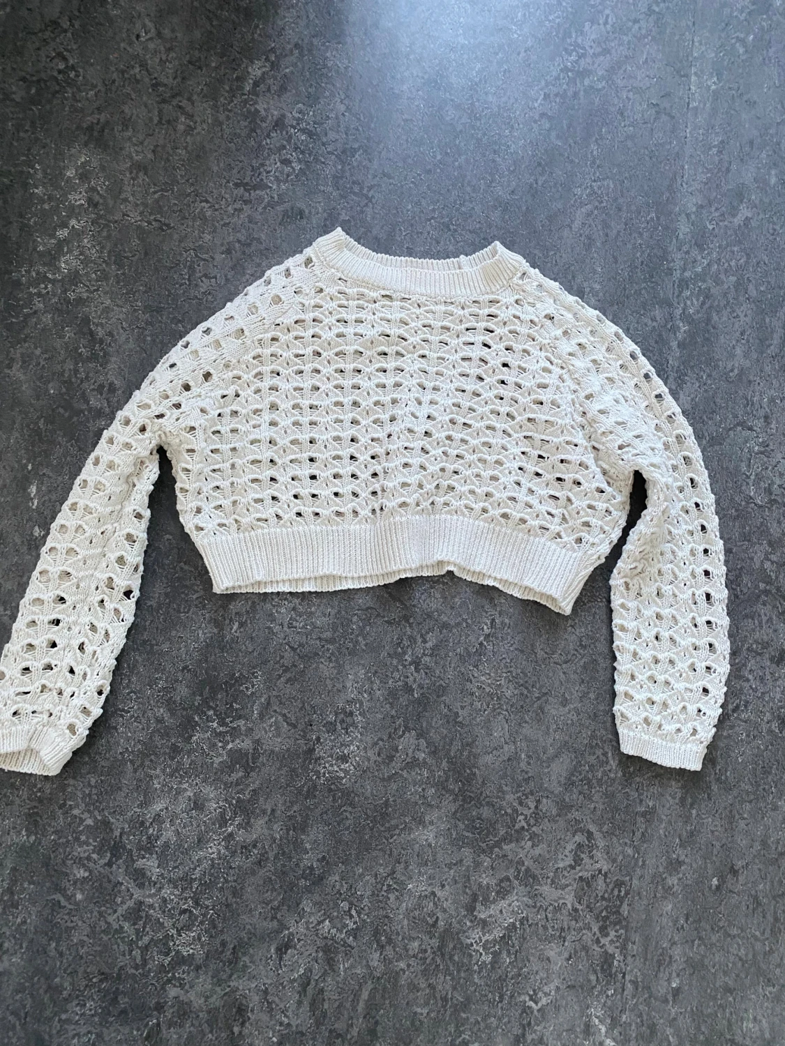 Beige stickat set med kjol och tröja - 2