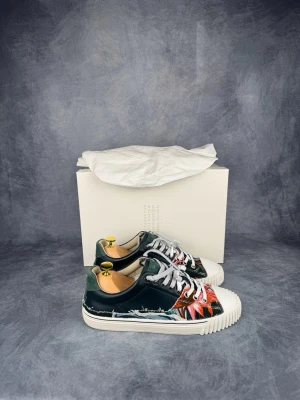 Maison Margiela ”New Evolution” Sneakers - Skick: 10/10, helt nya. | Ingår: Allt OG. | Nypris: +- 8000 SEK.