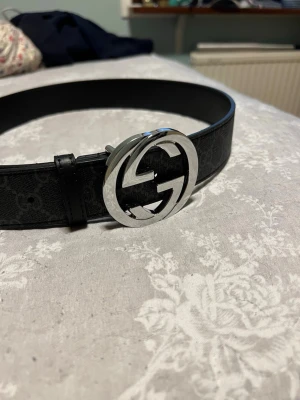 Svart G bälte - Skick: 9/10, använd en gång, storlek 100cm