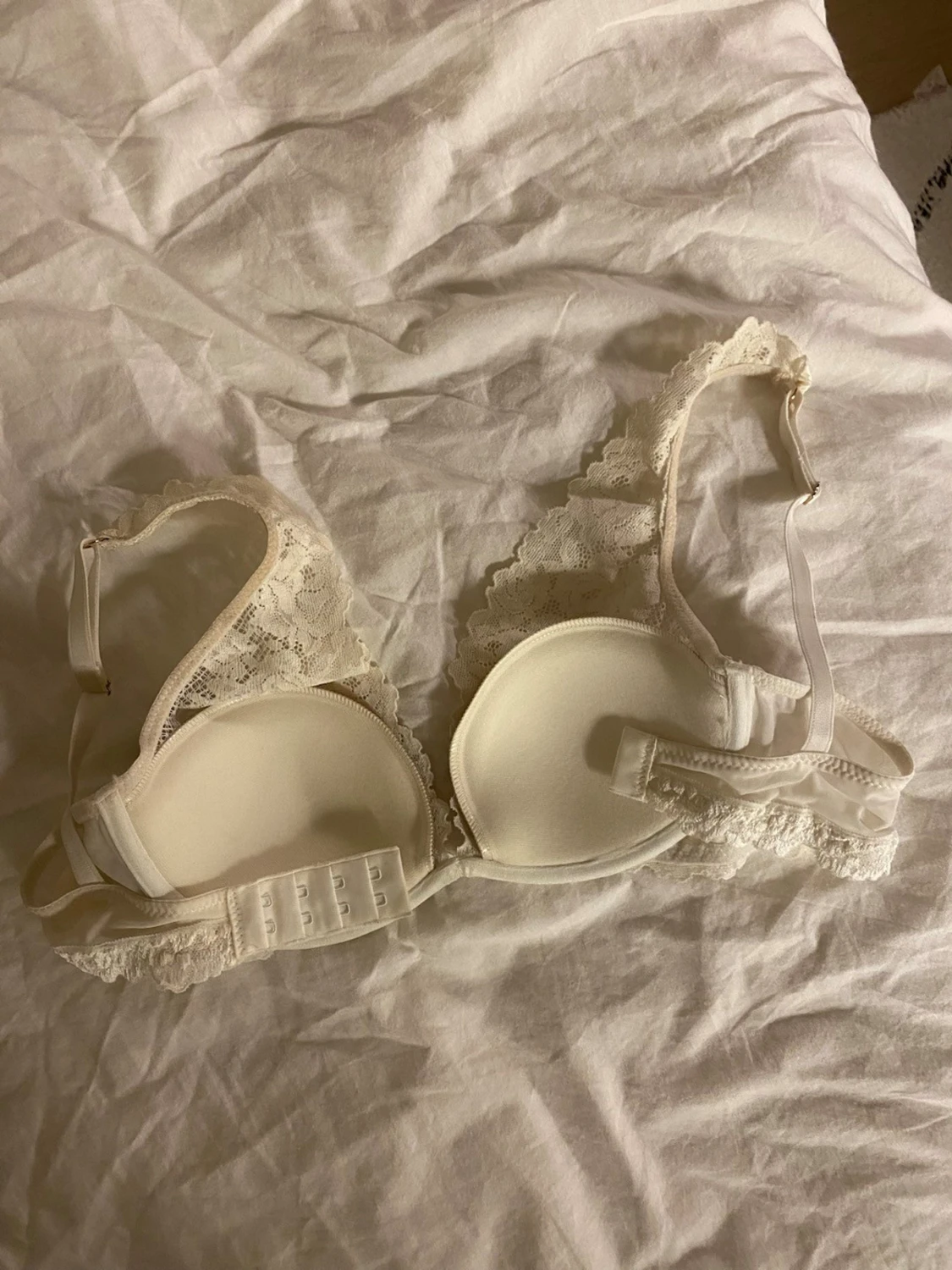 Vit spets-bh med vadderade kupor - 1