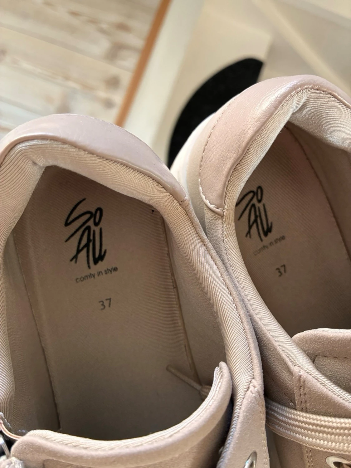 Beige platåsneakers från So All - 1