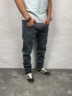 Replay jeans  - Ett par riktigt snygga jeans från Replay i storlek W32 L32 i modellen Anbbas hyperflex 