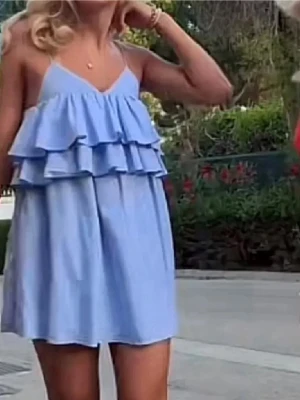 Blå volang klänning från Zara  - Suuuper snygg volang klänning från Zara i storlek S men passar även M , aldrig använd därav i nyskick ☺️tryck gärna på köp nu