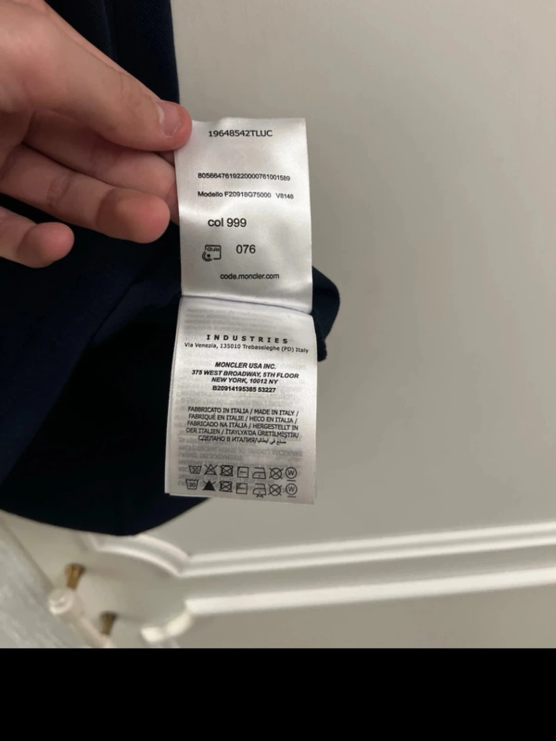 Svart Moncler t-shirt med rödvit kant - 2