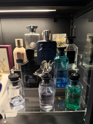 Parfymprover/parfym/splittar/samples - BJUDER PÅ PORTO VID KÖP AV 2 ELLER FLER💥  Storlekar: 2/3/5/10/30ml  Creed Aventus Absolu  99kr / 139kr / 225kr / 439kr / 1249kr  Amouage Outlands 89kr / 129kr / 209kr / 409kr / 1199kr  Louis Vuitton Afternoon Swim 69kr / 99kr / 155kr / 299kr / 849kr  Louis Vuitton Symphony 129kr / 189kr / 309kr / 599kr / 1749kr  Louis Vuitton Meteore 69kr / 99kr / 155kr / 299kr / 849kr  Louis Vuitton Pacific Chill 69kr / 99kr / 155kr / 299kr / 849kr  Amouage Reflection  49kr/ml  PDM Layton 59kr / 85kr / 135kr 