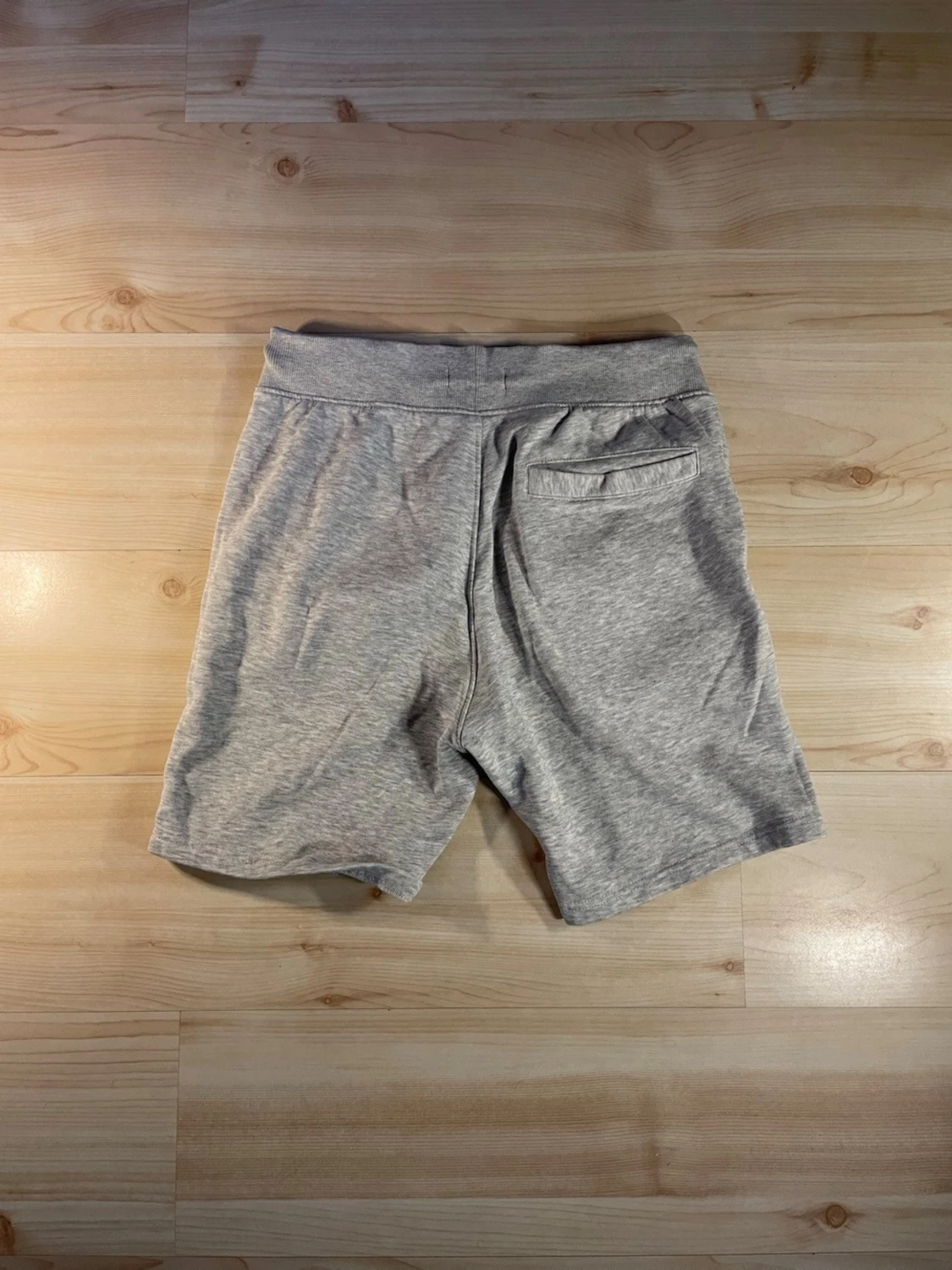 Grå sweatshorts från Pier One - 1