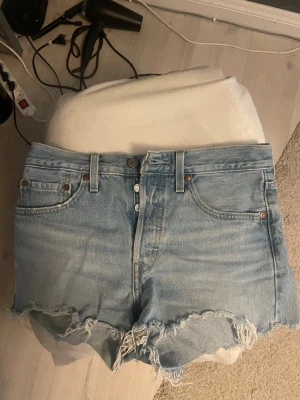 Jeansshorts  - Hyfsat använda men inget som syns