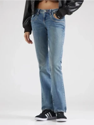 Ljusblåa LTB jeans - Snygga ljusblå bootcut jeans från LTB! Säljer pga att dom inte används längre💗 har nån enstaka fläck på insidan av benet från min moppe (bild 3) men tror det går bort hyfsat lätt om man lägger lite tid på de!💗(också därav priset) 27W 34L💗 nypris 800kr!