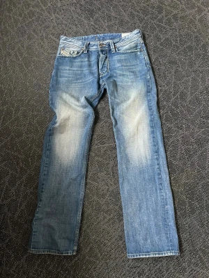 Diesel jeans - Säljer nu dessa diesel Larkee jeansen i fint skick! Hör av dig vid frågor eller liknande, och kolla gärna in min profil!