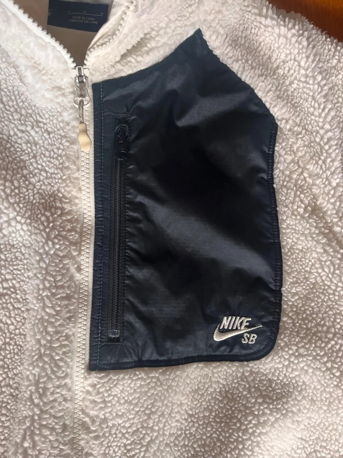 Vit teddyjacka med huva från Nike SB - 2