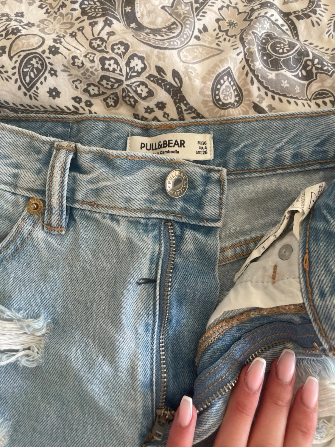 Lågmidjade jeansshorts  - 1