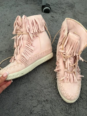 Isabel marant liknande Rosa Fransskor med kilklack  - Super fina. Klack 3-4 cm Isabel marant liknande! Finns i flera storlekar!!❤️