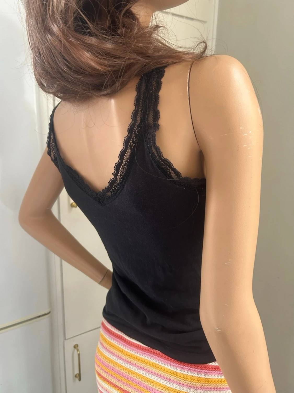 Svart spetsdetaljerad linnetopp - 4