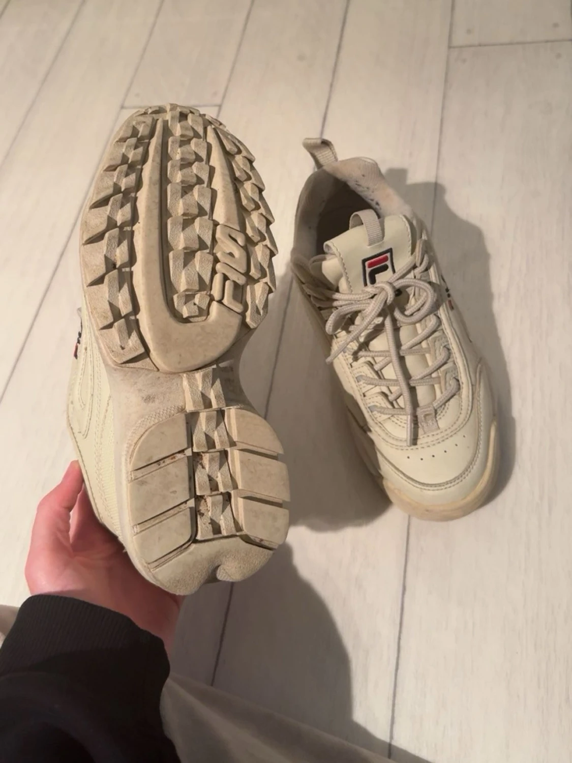 Beige chunky sneakers från Fila - 3