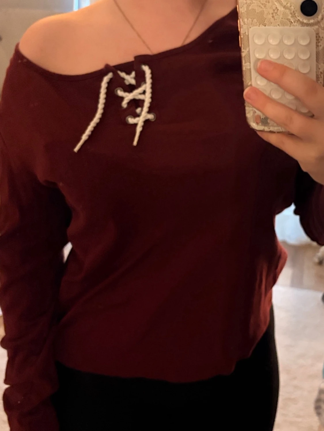 Vinröd topp med snörning - 1