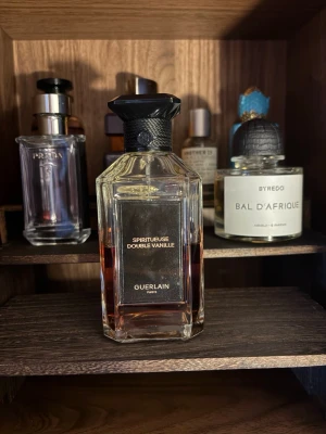 Guerlain Spiritueuse Double Vanille  - Säljer nu splitt på Guerlain SDV. Storlekarna som finns är 2,3,5 ml men 10 och 30 går även att lösas. Frakt kan lösas privat eller via plick. Priser||89|129|179| Skriv vid minsta lilla fundering🙌