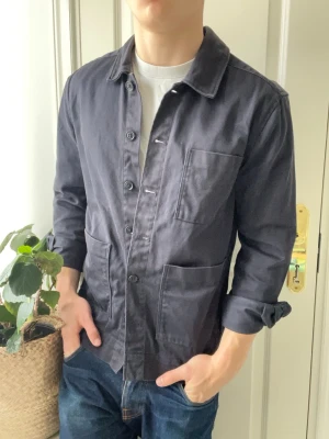 These glory days overshirt mörkblå  - These glory days overshirt mörkblå, Inga defekter! Modellen i bilderna är 180 cm 75 kg och bär Storlek M , Kom med frågor! 🌟 (Kan gå ned i pris vid köp av paket 😉) 