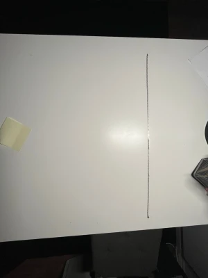 Silver halsband 50cm (ÄKTA) - Snyggt och minimalistiskt halsband i silverfärg med tunn kedja. Perfekt för dig som gillar stilrena accessoarer och vill ha något enkelt men ändå elegant runt halsen. Passar till många olika looks och är lätt 