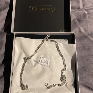 Silver kedja - Silver kedja i bra skick  50cm  nypris på guldfynd  1298kr 2022 550kr✅ 