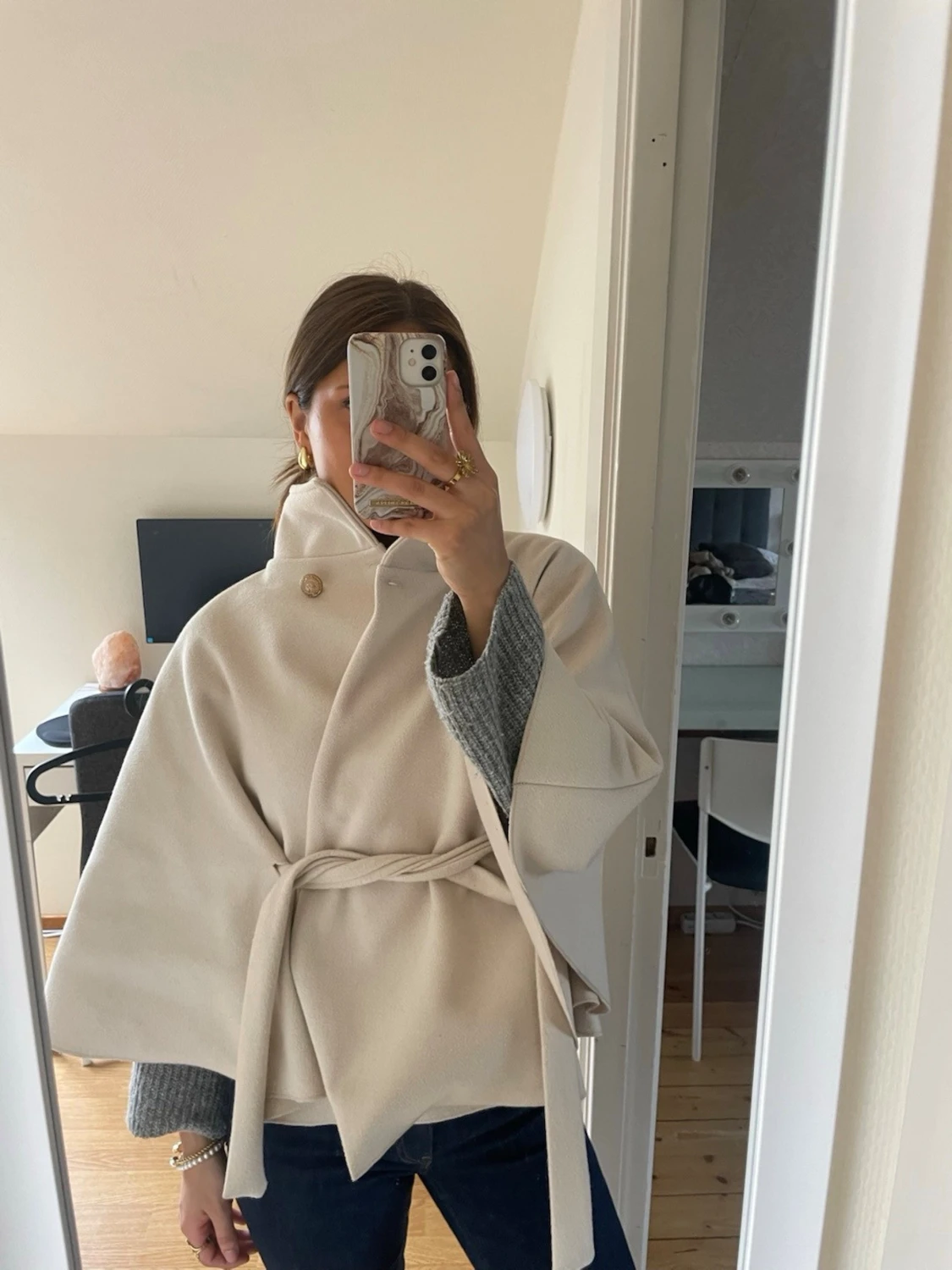 Beige cape-kappa med knytband - 1