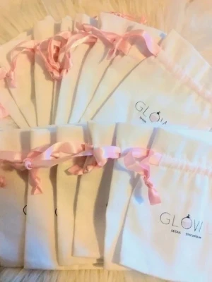 Paket med 15 st nya tygpåsar med rosa band Glowid presentpåsar  - Nya Söta 15st tygpåsar presentpåse smyckespåsar Glowid ,🌸 perfekta för att förvara småsaker, smink eller accessoarer. Eller som present påsar