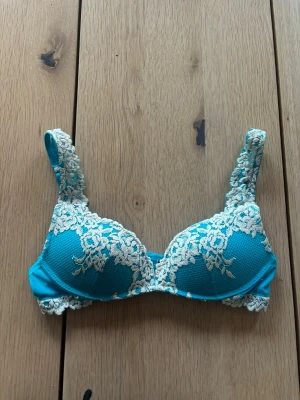 Intimissimi Bh 75B (KOM MED PRISFÖRSLAG) - push up bh från intimissimi, fint skick. Lappen är avklippt men strl 75b