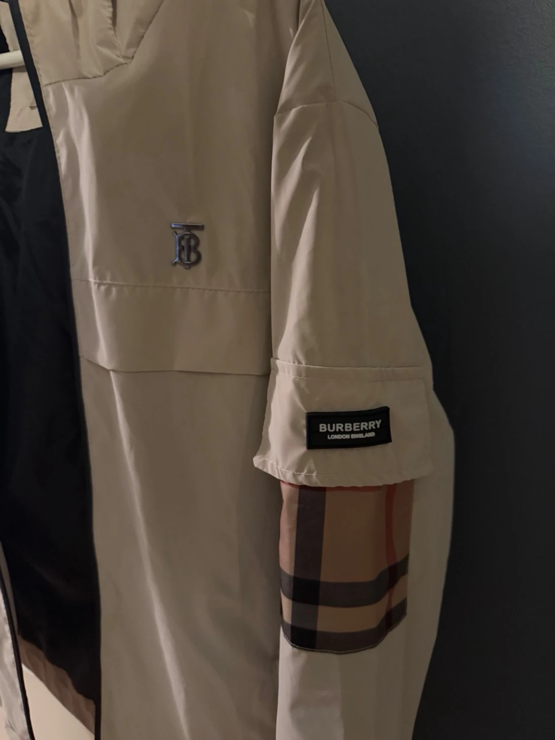 Beige vindjacka från Burberry - 1