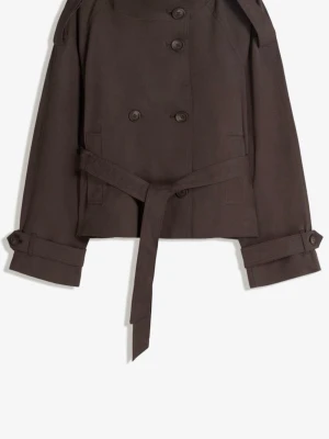 Kort brun trenchcoat med bälte - Stilren kort trenchcoat i mörkbrunt. Helt ny använt den 2 gånger. Kan skicka bild på den på privat om man vill. Den är storlek xs 