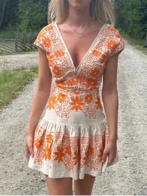 Make klänning orange  - Super fin maje klänning, använd 1 gång precis som ny💕strl 36