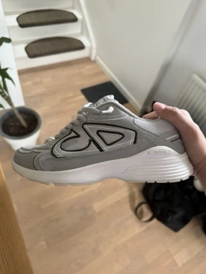 CD B30  - CD b 30 grå storlek 43 har använts lite men säljer för att dem är för små.