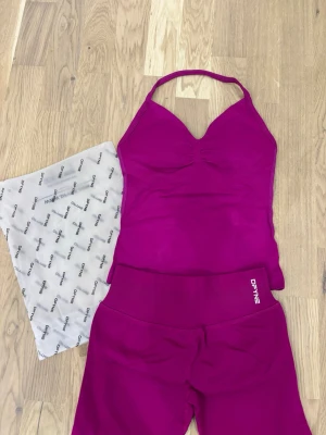 Dfyne  - Storlek S modellen impact färgen very berry