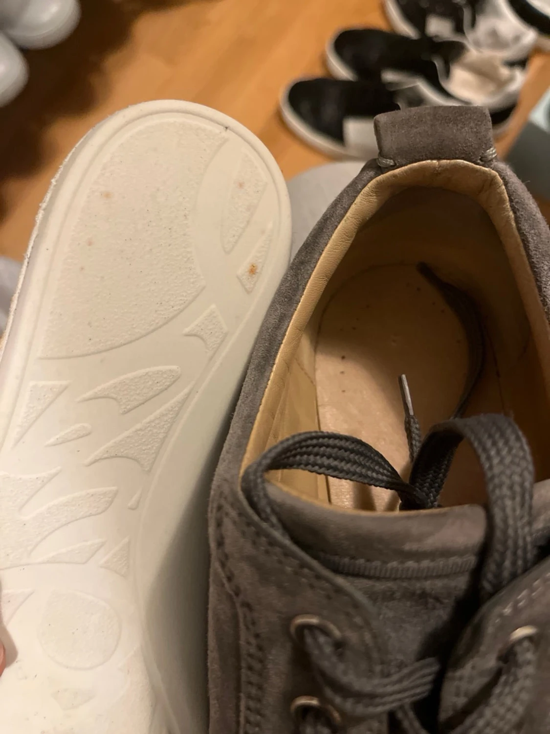 Gråa Louboutin Skor Med Silverfärgade Spikar - 5