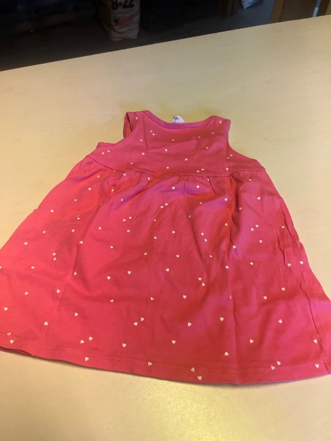 Rosa ärmlös klänning med hjärtan - 1