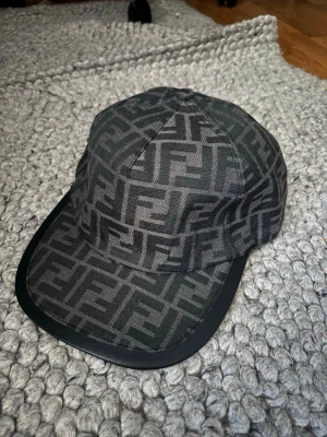 Fendi keps - Snygg Fendi keps bra pris och bra skick 
