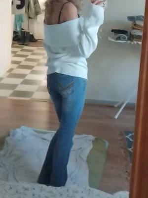 l.e.i. bootcut jeans - Säljer ett par l.e.i. jeans, modell "ashley lowrise slim boot" i storlek 3 REGULAR (ca. 25 i ordinarie storlek). De är sköna och mjuka pga. tidigare användning då jag köpte dem second hand. Fria från defekter och slitage annat än användning. Jag säljer dem då de inte längre passar. 