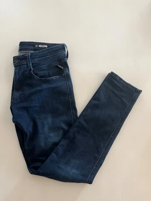 Replay jeans - Snygga replay jeans i storleken W31 L32. Jeansen är i bra / mycket bra skick, då de är sparsamt använda. Hör av dig kring andra funderingar. 