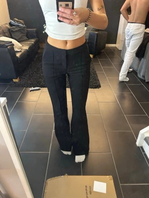  kostymbyxor Gina Tricot  -  för stora 