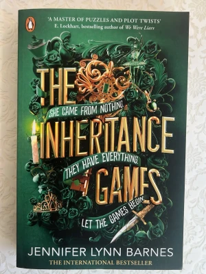 The Inheritance Games av Barnes - Helt ny bok på engelska som är oläst !!!💗