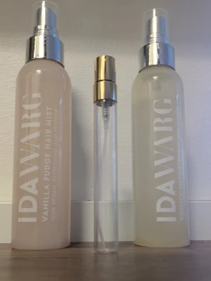 Ida warg hårparfym ✨️ - Splittar hårparfym (funkar även som bodyspray) från Ida Warg i 10 ml glasdekanter med spray✨️25 kr/dekant ✨️Finns i dofterna 🍰Vanilla fudge🍰 och 🌞Sunny infusion🌞✨️Skriv  vilken du önskar så lägger jag upp o nytt paket,  se även mina andra splitannonser för samfrakt 